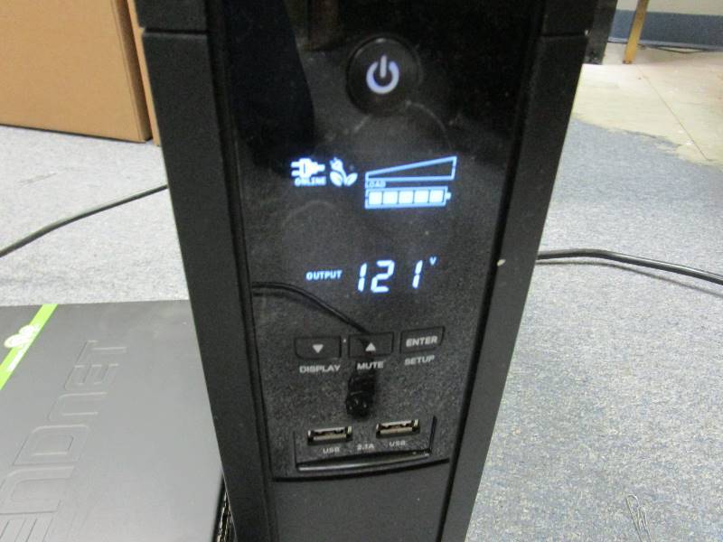 lot 133 image: Computer System Battery Backup, Computer Switch