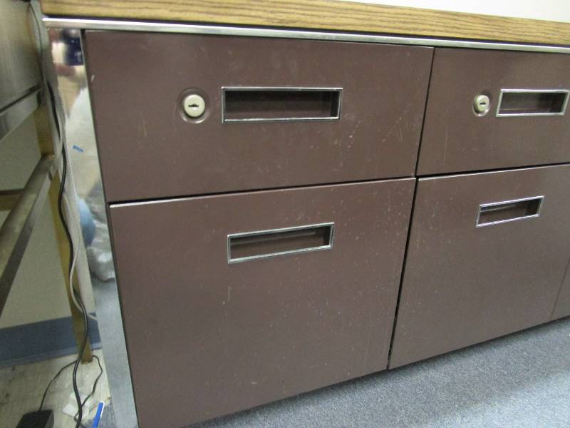 lot 4 image: Storage Desk