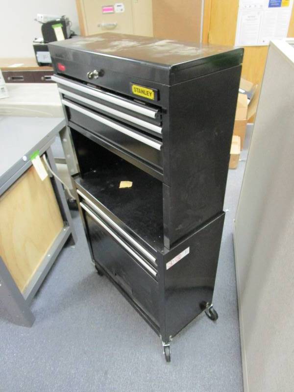lot 8 image: Stanley Toolbox