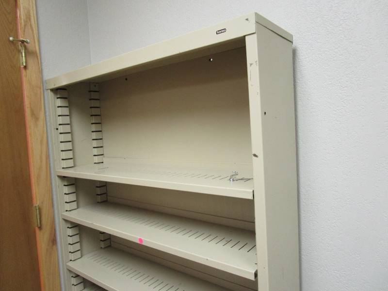 lot 25 image: Metal Rack