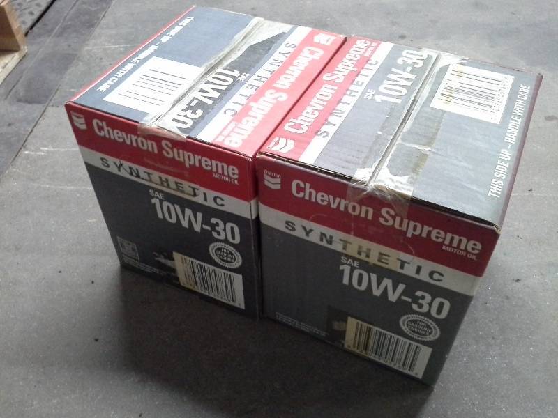 lot 130 image: Two Cases ChevronHavoline Supreme Motor Oil SAE 10W-30
