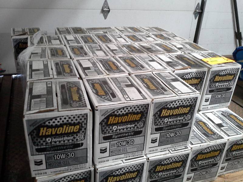 lot 128 image: 24 Cases ChevronHavoline Supreme Motor Oil SAE 10W-30