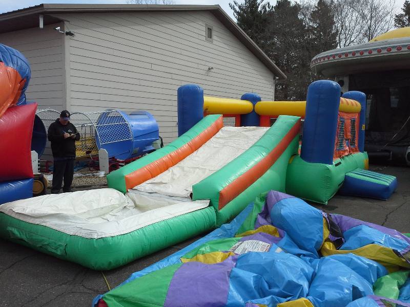 lot 21 image: Multicolor Combo with Water 4 in 1 Slide and Pool - 14 X 28 X 8