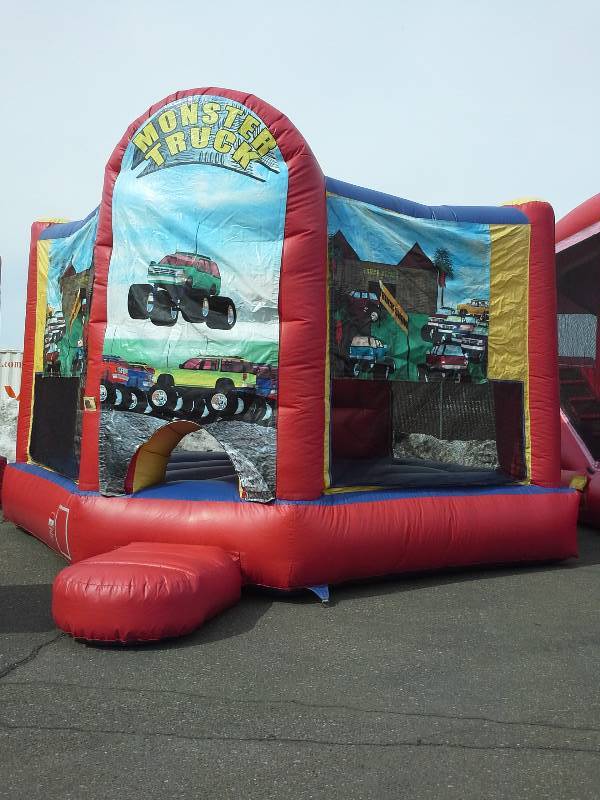 lot 30 image: Hex 2 in 1 Monster Truck Moonwalk - 15x15x14