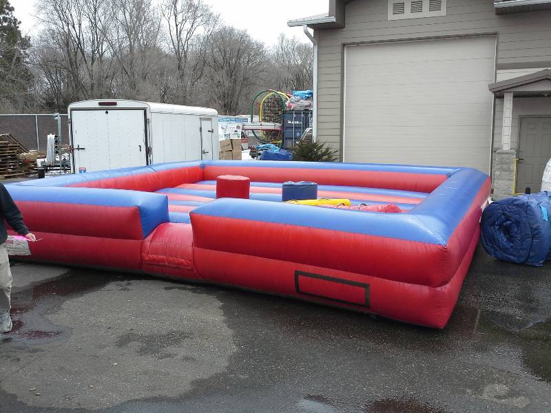 lot 60 image: 2 Person Pedestal Joust - 17x17x4