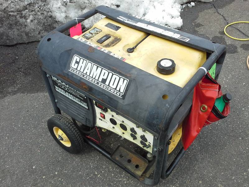 lot 77 image: Champion 9000 Watt Generator