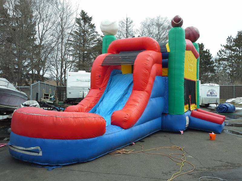 lot 61 image: Water Slide 4 in 1  Sports Combo  - 14x28x16