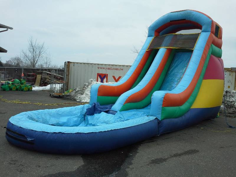 lot 83 image: 16 ft Front Entry Water Slide with detachable pool - 30x15x17