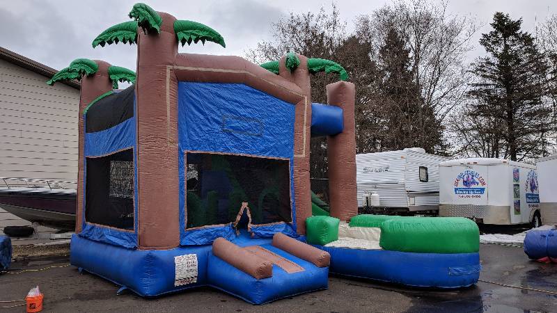 lot 54 image: Treehouse 7 in 1 Wet or Dry Combo - 19x22x16