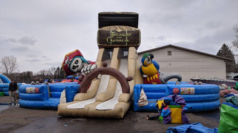 lot 56 image: Treasure of the Caribbean Obstacle Course GREAT EVENT PIECE (3 pieces) 40x30x20