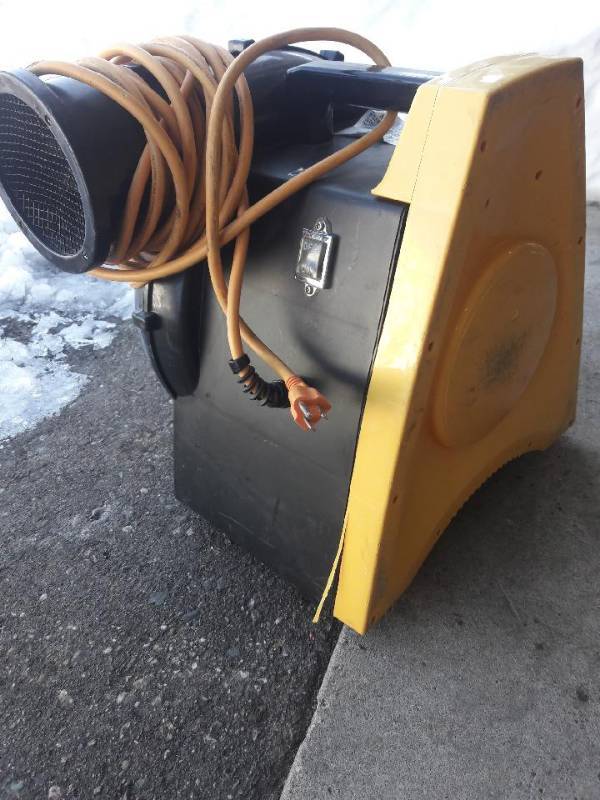 lot 98 image: 1 HP Zoom Blower