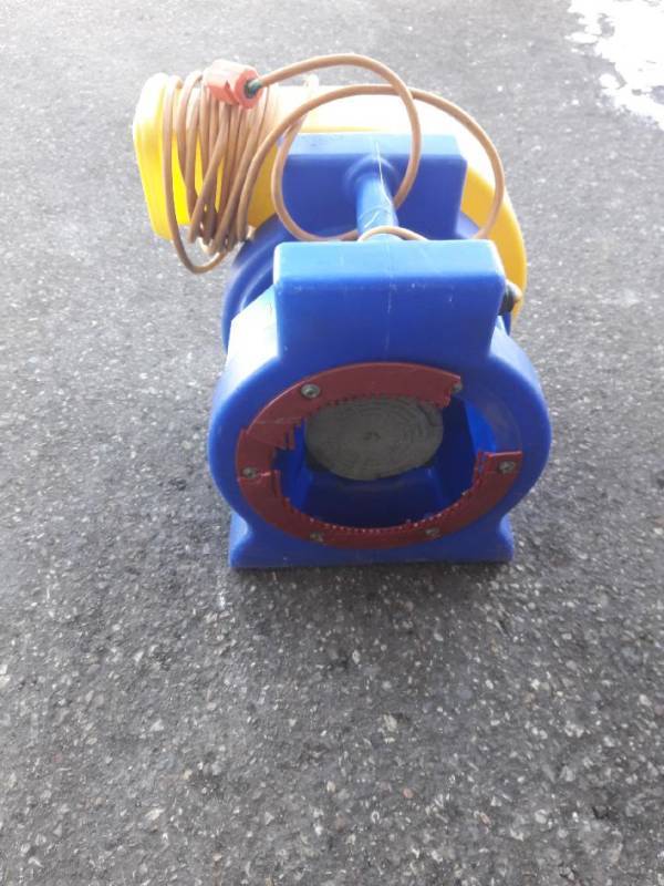 lot 100 image: 1 HP Tool King Blower
