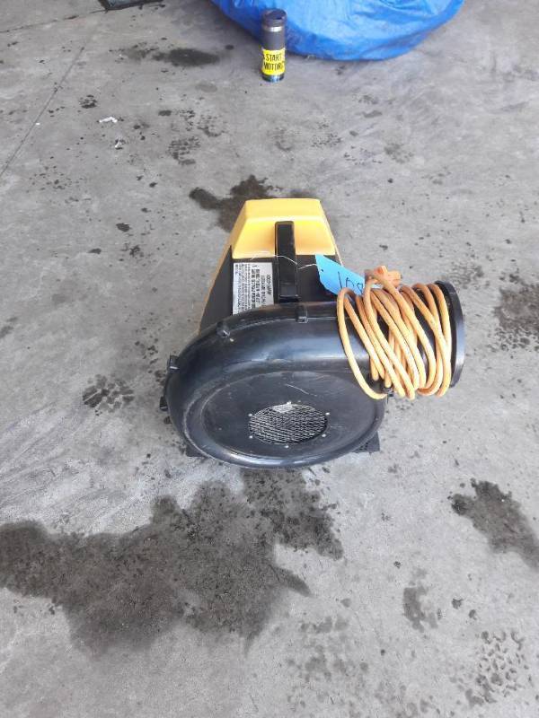 lot 108 image: 1 HP Zoom Blower