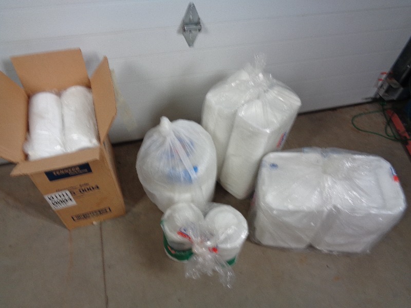 lot 125 image: Assorted Foam To-Go Containers and Bowls