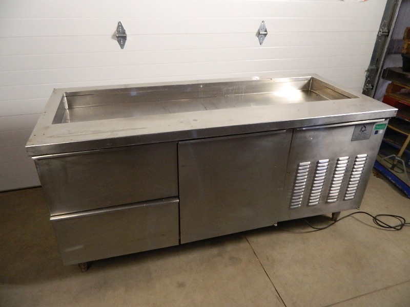 lot 11 image: Refrigerated Prep Table with Well Top