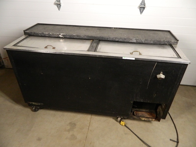 lot 14 image: True Bar Cooler on Wheels