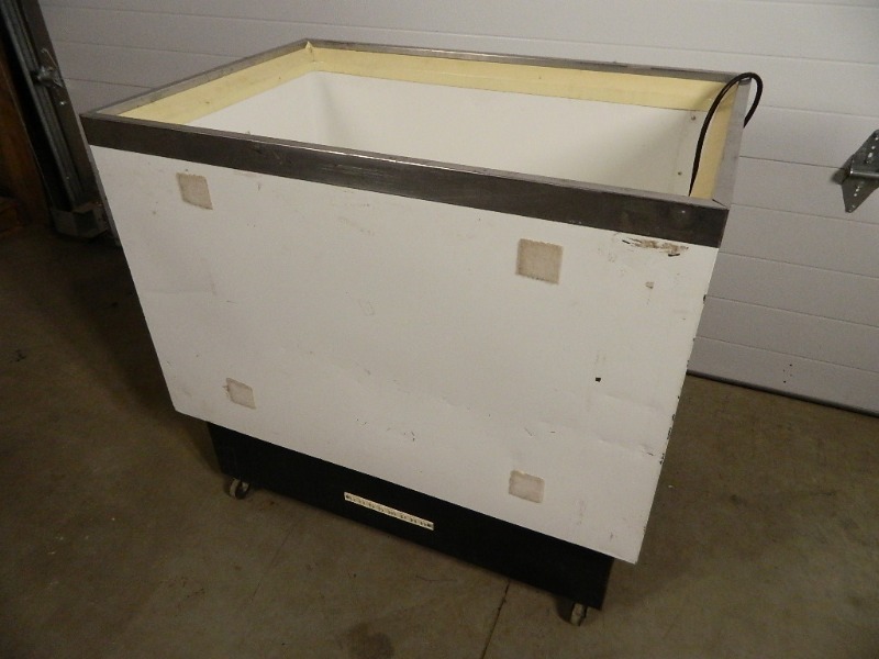 lot 28 image: Hussman Merchandising Freezer