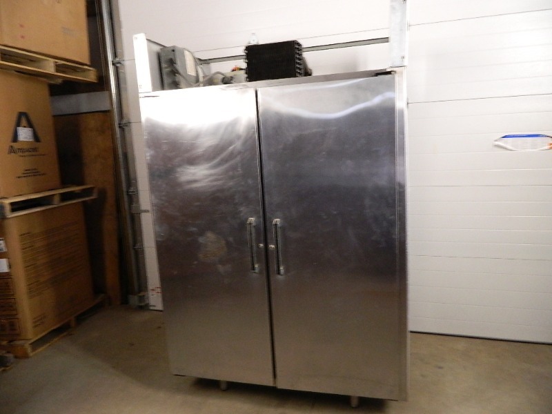 lot 7 image: Glenco 2 Door Refrigerator