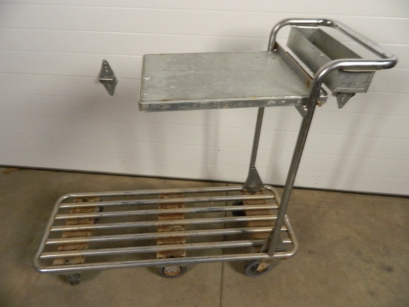 lot 43 image: Utilty Cart with Fold Away Shelf