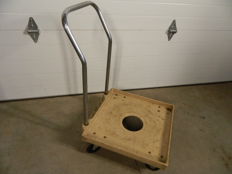 lot 44 image: Vollrath Dish Rack Cart