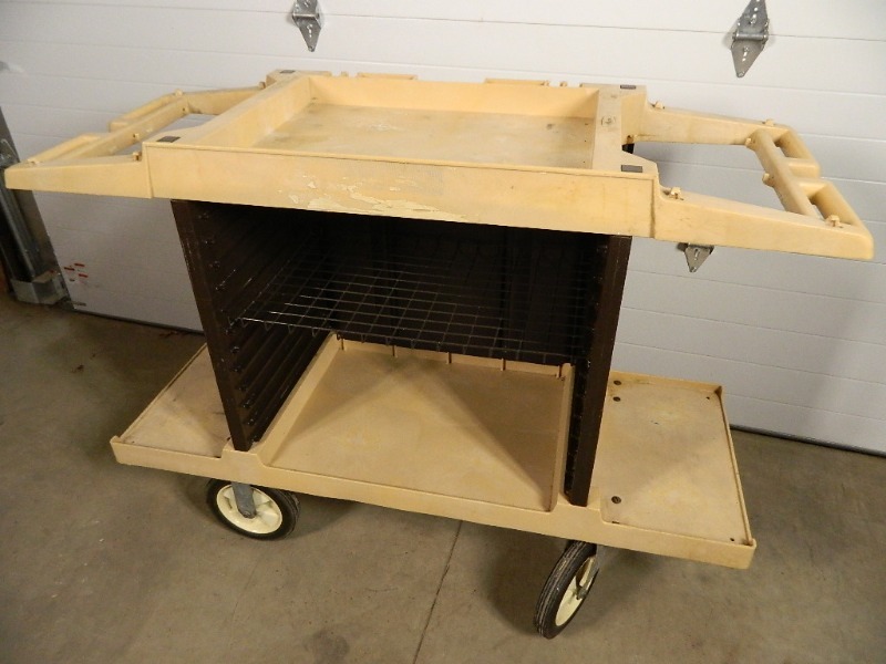 lot 48 image: Rubbermaid Housekeeping Cart