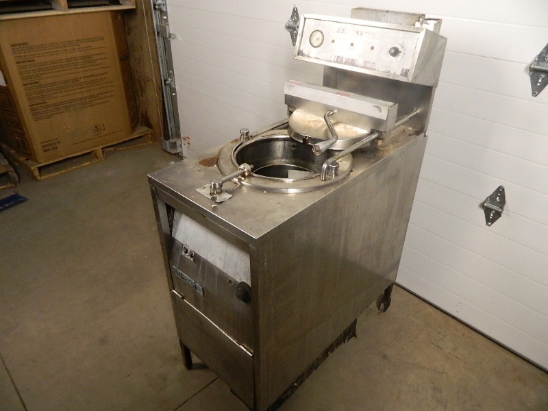 lot 10C image: Broaster Pressure Fryer