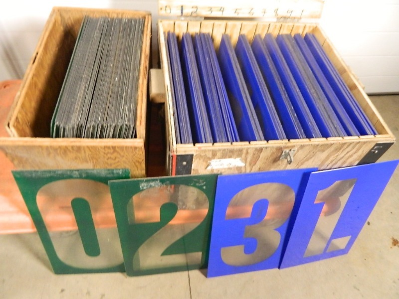 lot 20A image: Large Lot of Numbers for Outdoor Sign