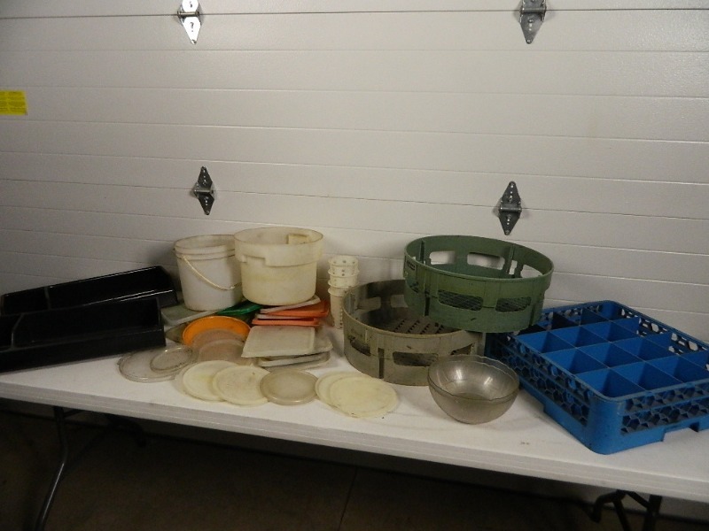 lot 100 image: Dish Racks, Cambro Lids, Etc