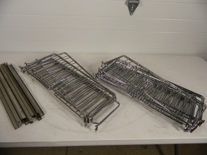 lot 109 image: Metro Shelf Dividers, Shelf Brackets