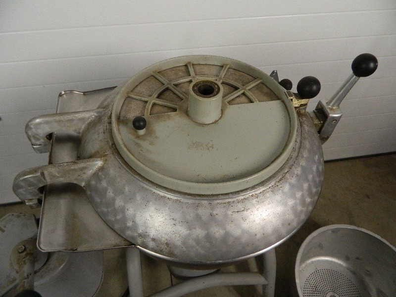 lot 1 image: Hobart VCM-40 Mixer 2 BLADES & SCRAPER
