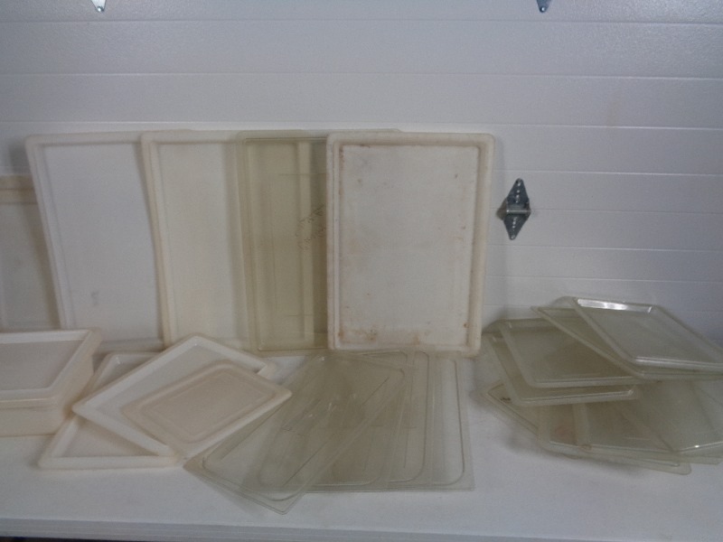 lot 70A image: Assorted Cambro Lids and Bin