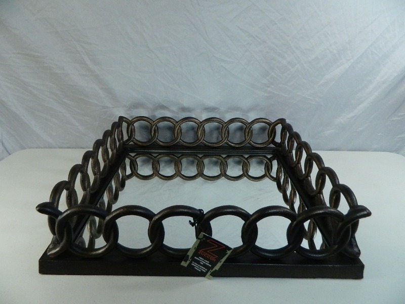 lot 6 image: New Zuccor Mirrored Tray