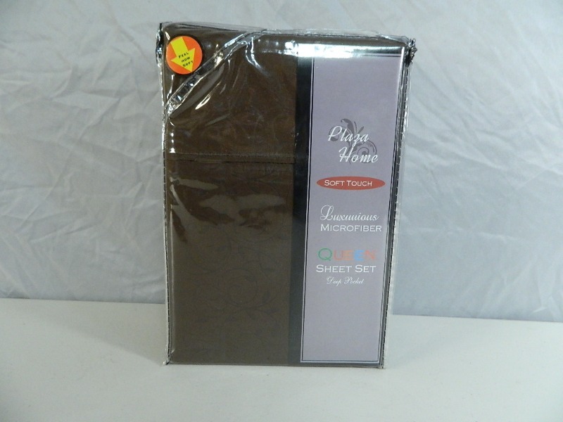 lot 16 image: New Queen Sheet Set