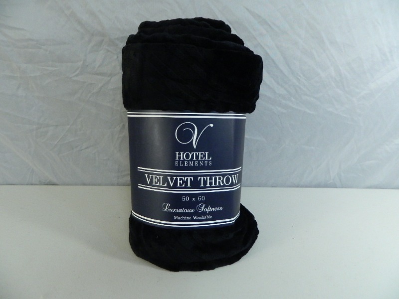 lot 18 image: New Super Soft Hotel Elements Throw