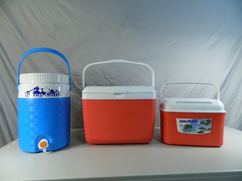lot 54 image: New Coolers and Drink Dispenser