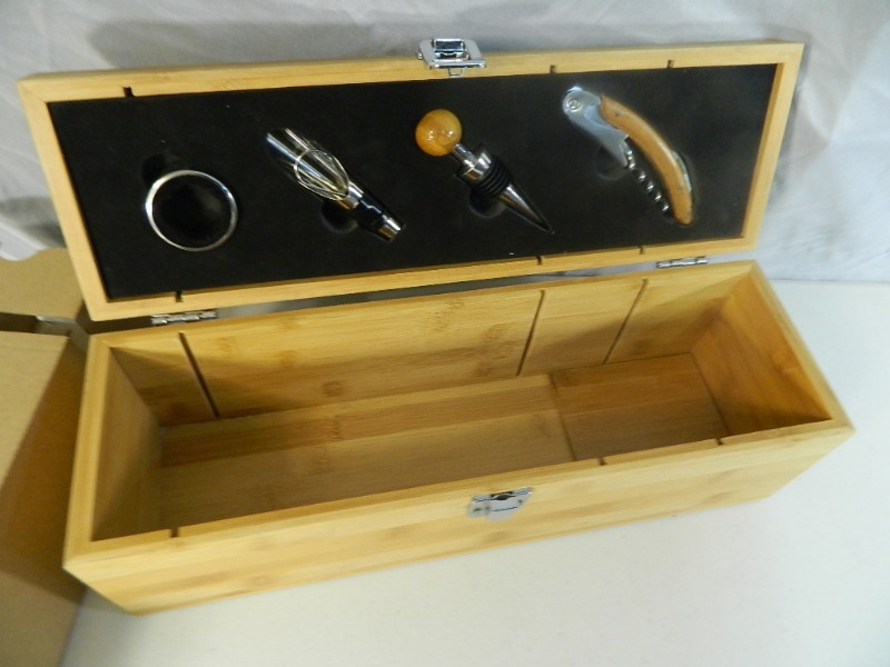lot 78 image: New Wine Holder Box with Accessories
