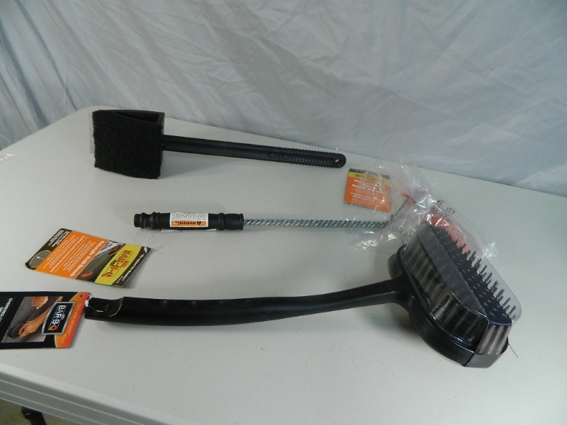 lot 97 image: 3 New Grill Cleaning Tools