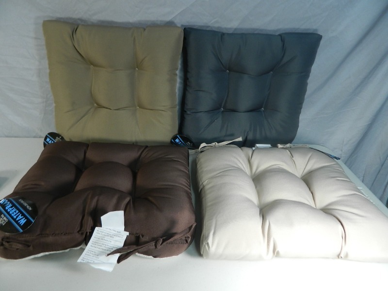 lot 112 image: 4 New Seat Cushions