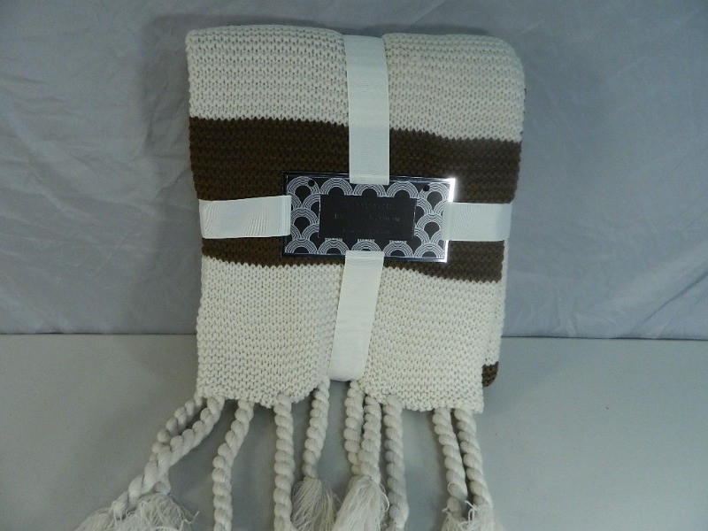 lot 113 image: New Acrylic Throw