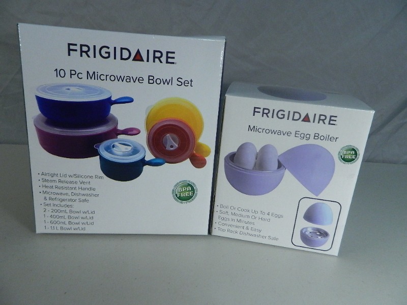 lot 116 image: New Frigidaire Microwave Items