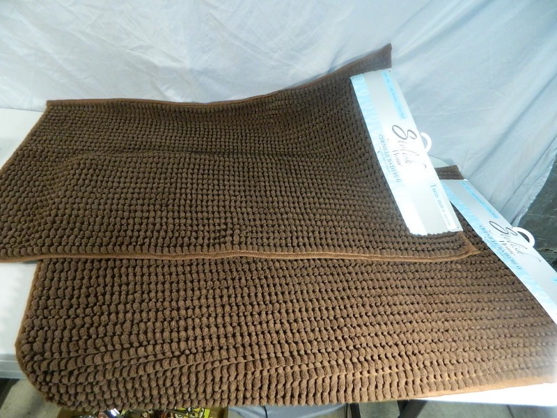 lot 150 image: 2 New Matching Chenille Bath Rugs