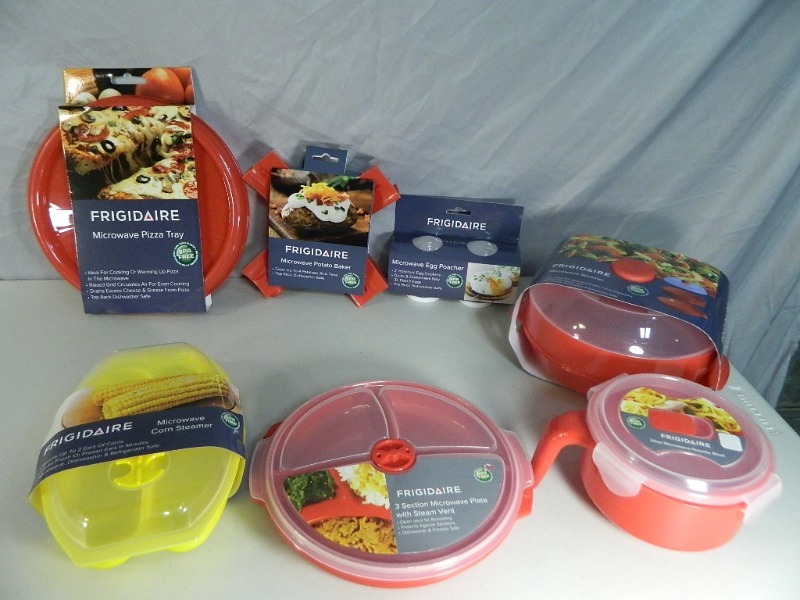 lot 193 image: New Frigidaire Microwave Items