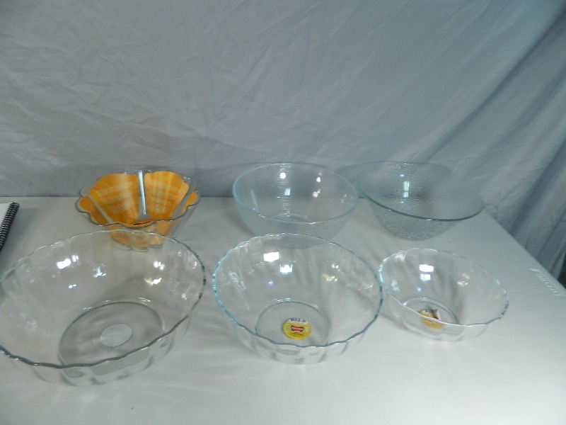 lot 202 image: 6 New Glass Mixing Bowls