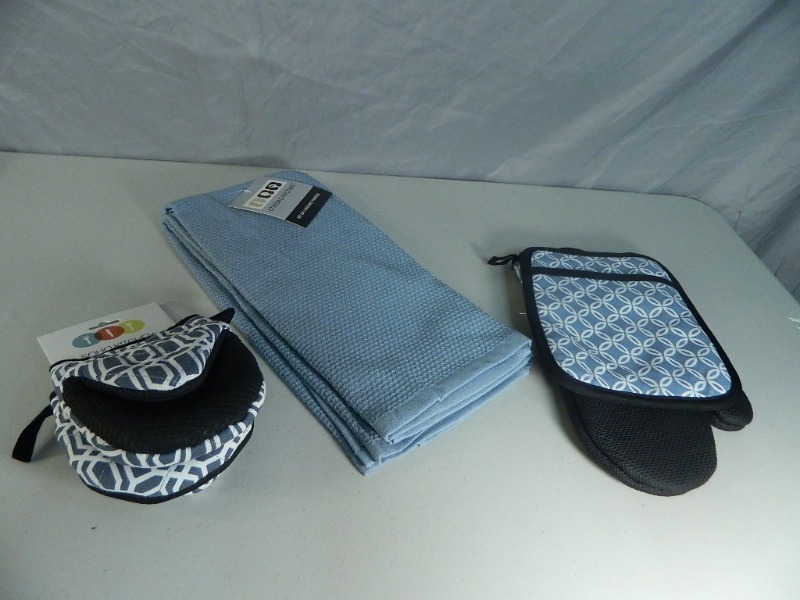 lot 204 image: New Kitchen Items