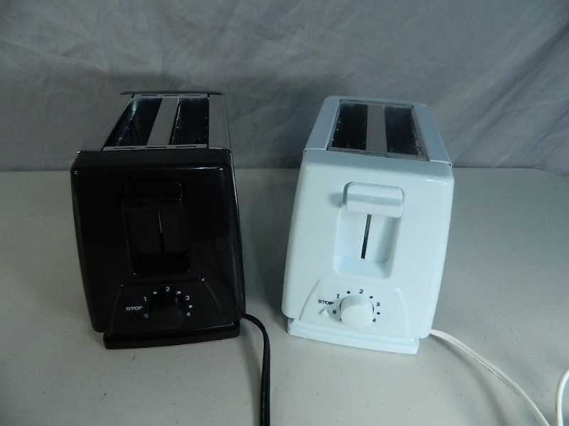 lot 208 image: 2 New Toasters