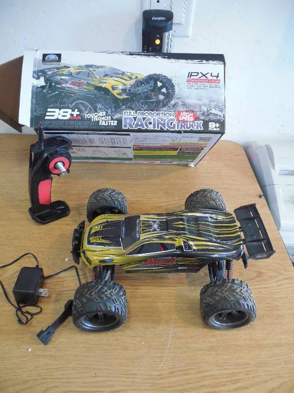 lot 3 image: 112-Scale Remote-Controlled Truggy