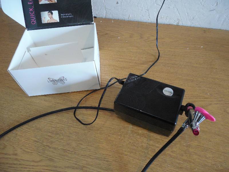 lot 13 image: Luminess. Basic Air Brush System Featuring No-Mess Stylus