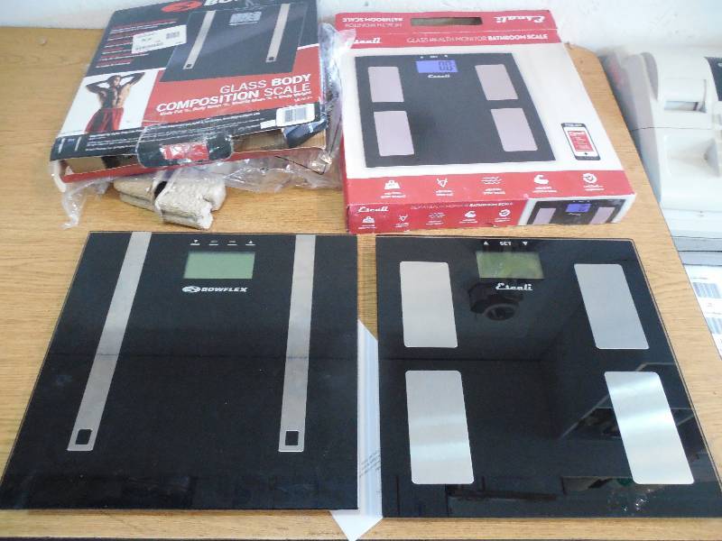 lot 31 image: (2) BATHROOM WEIGHT SCALES