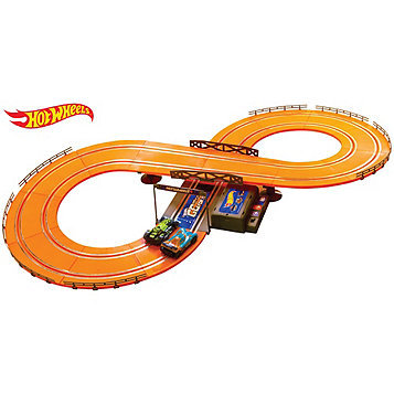 lot 20 image: Hot Wheels Battery-Operated Slot Track Set - 9.3 Ft.