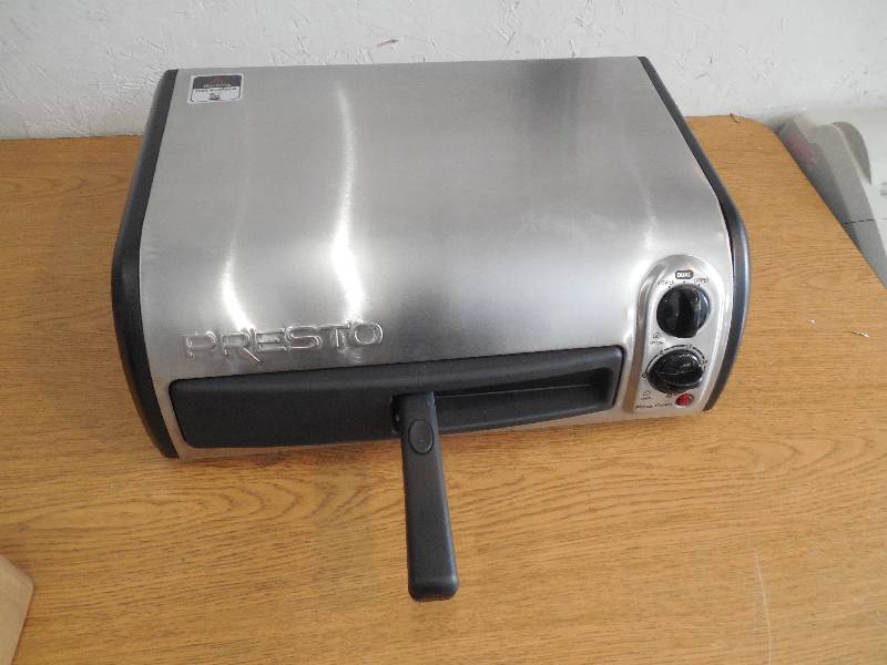 lot 46 image: Presto Stainless Pizza Oven